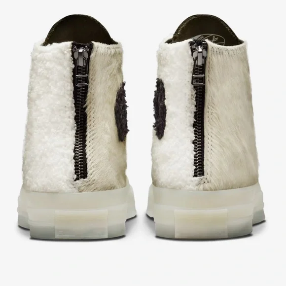 Converse Chuck 70 Low Top Sneakers in Cream & Black - Picture 11 of 12